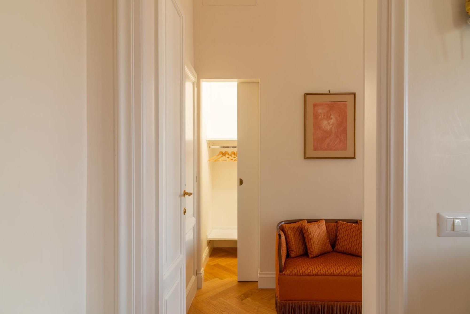 Luxury Boutique In The Center Of Roma